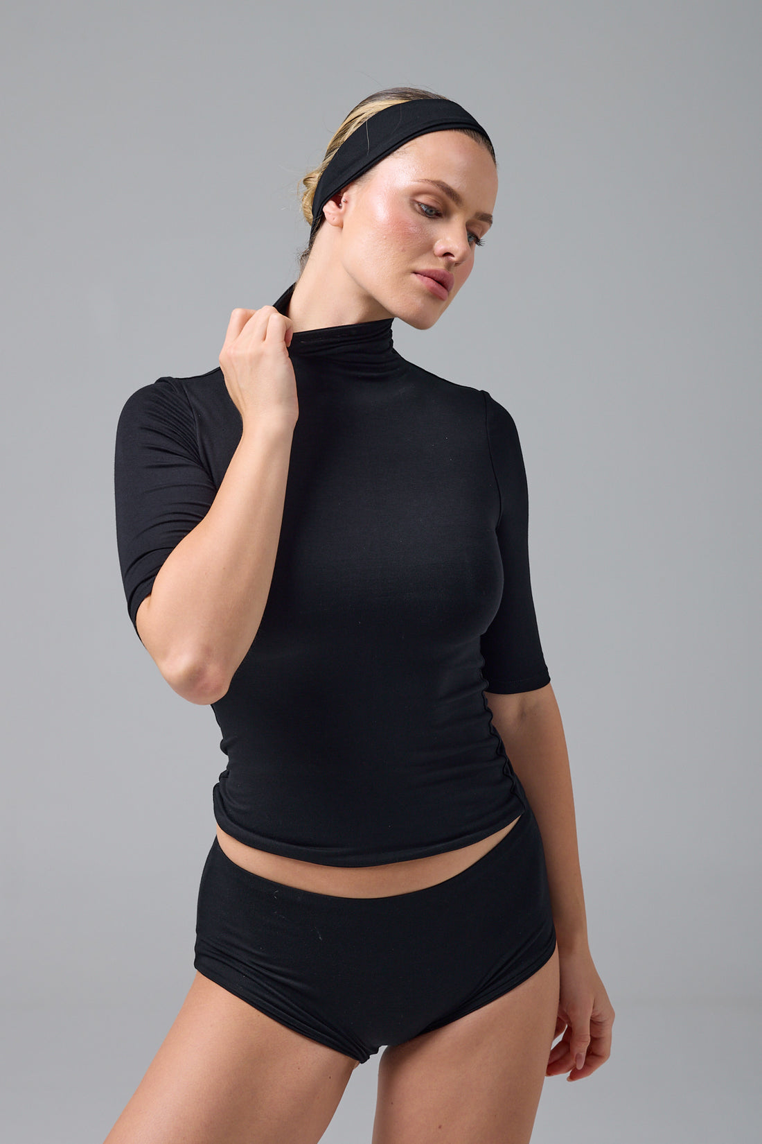 MİSS - BALIKÇI YAKA YARIM KOL T-SHIRT - SİYAH