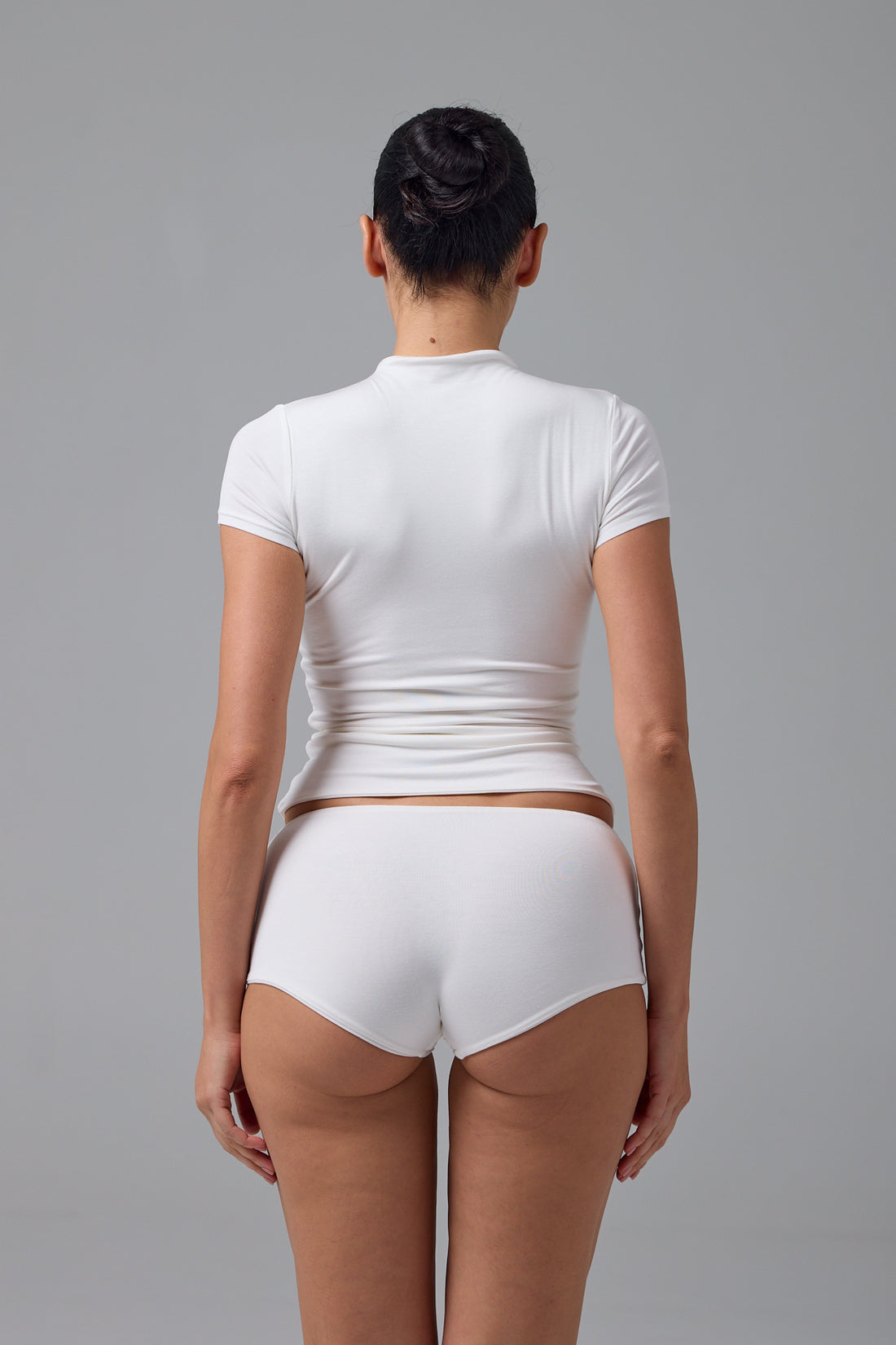 MUAZE - YARIM BOĞAZ YAKA - AY KOL T-SHIRT - CREAM