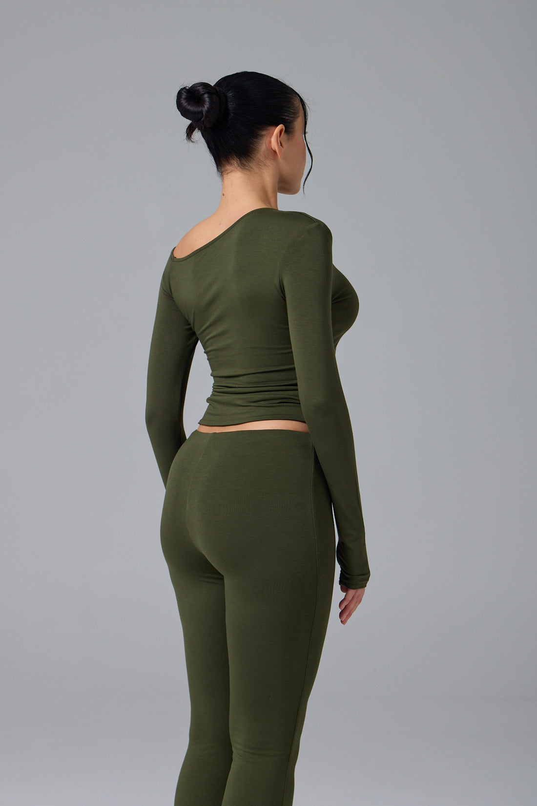 SERENE - ASİMETRİK TEK OMUZ DETAY T-SHIRT - GREEN OLIVE