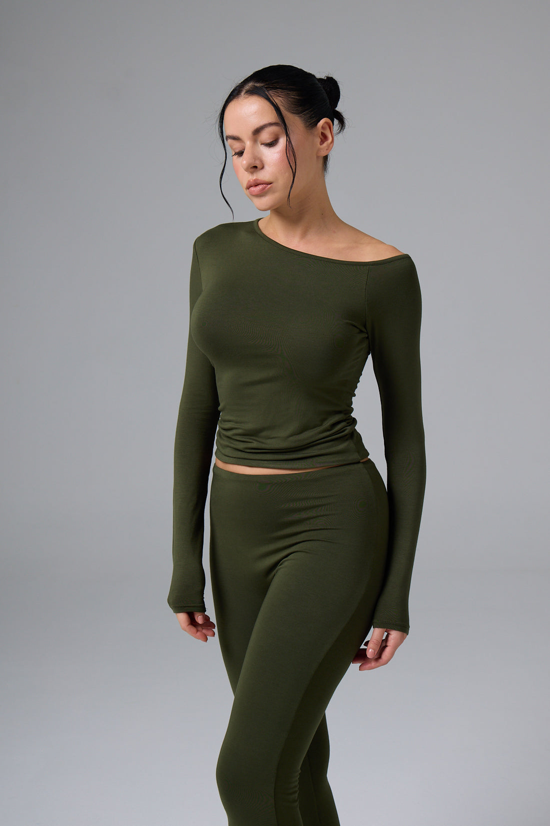 SERENE - ASİMETRİK TEK OMUZ DETAY T-SHIRT - GREEN OLIVE