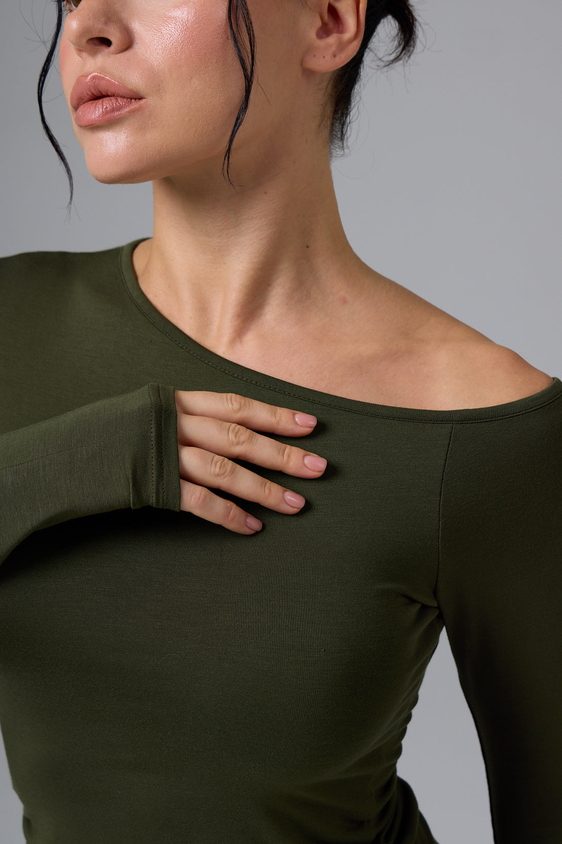 SERENE - ASİMETRİK TEK OMUZ DETAY T-SHIRT - GREEN OLIVE