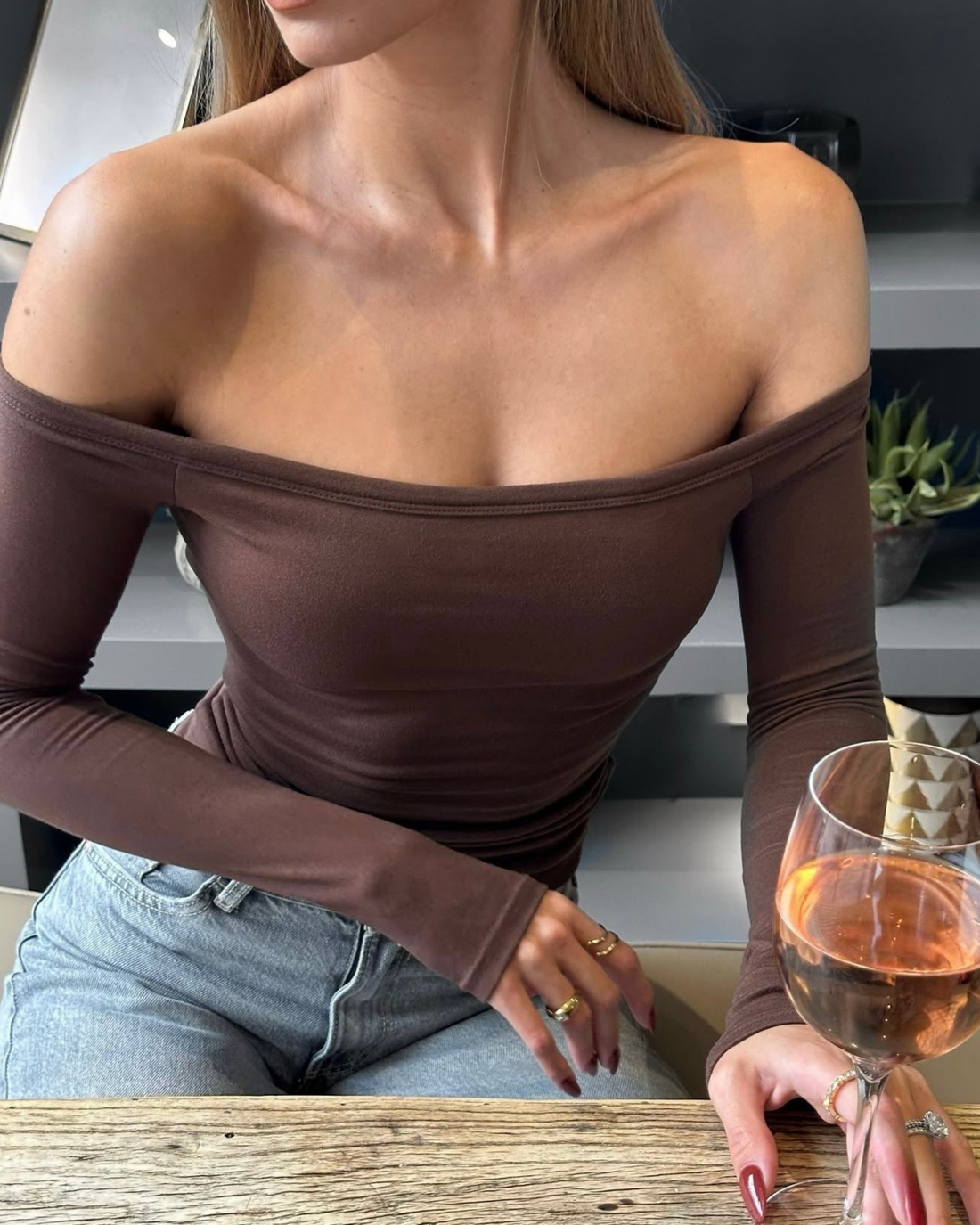 IKARA - AÇIK OMUZ UZUN KOL T-SHIRT - CHOCOLATE