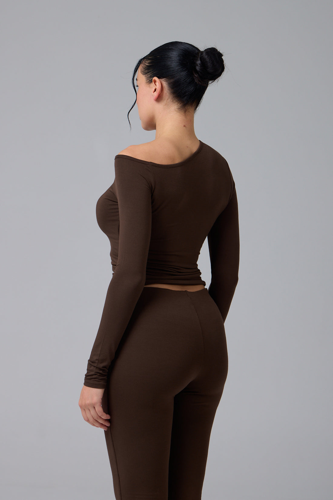 SERENE - ASİMETRİK TEK OMUZ DETAY T-SHIRT - CHOCOLATE