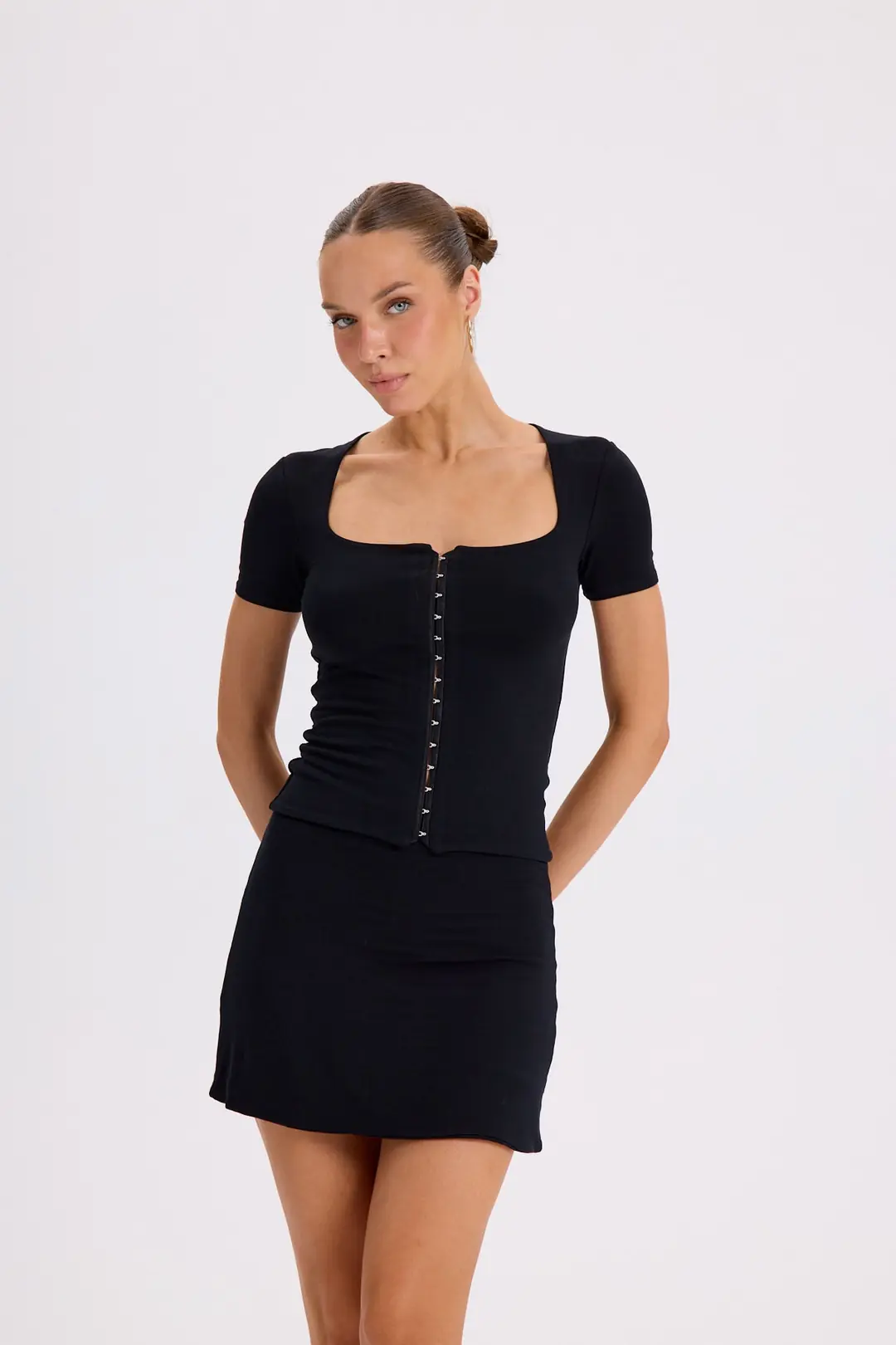 TUGBAÉ - KARE YAKA AGRAF KAPAMALI KISA KOL TOP — 4