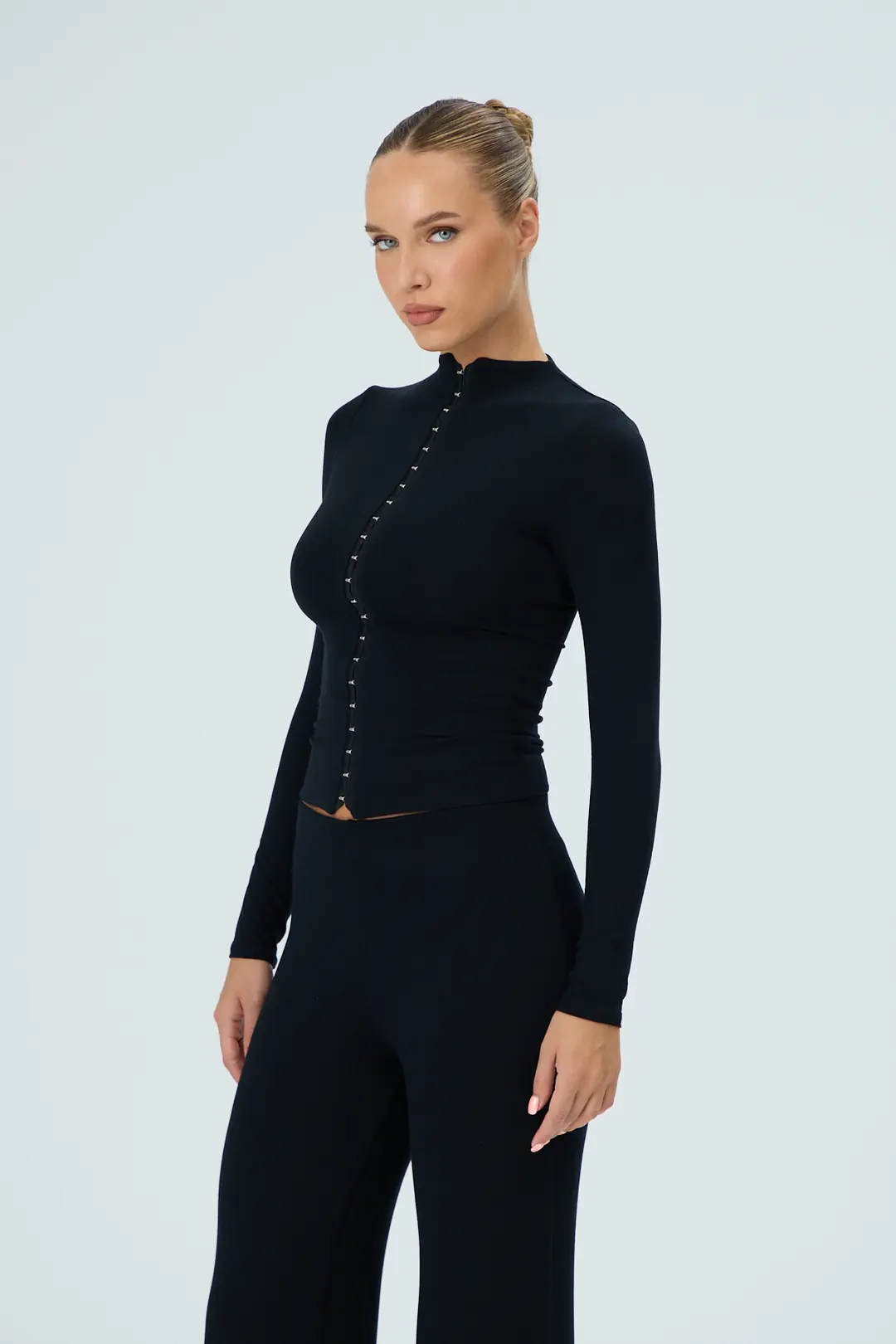 SALOME - YÜKSEK YAKA ÖN AGRAF DETAYLI T-SHIRT — 6