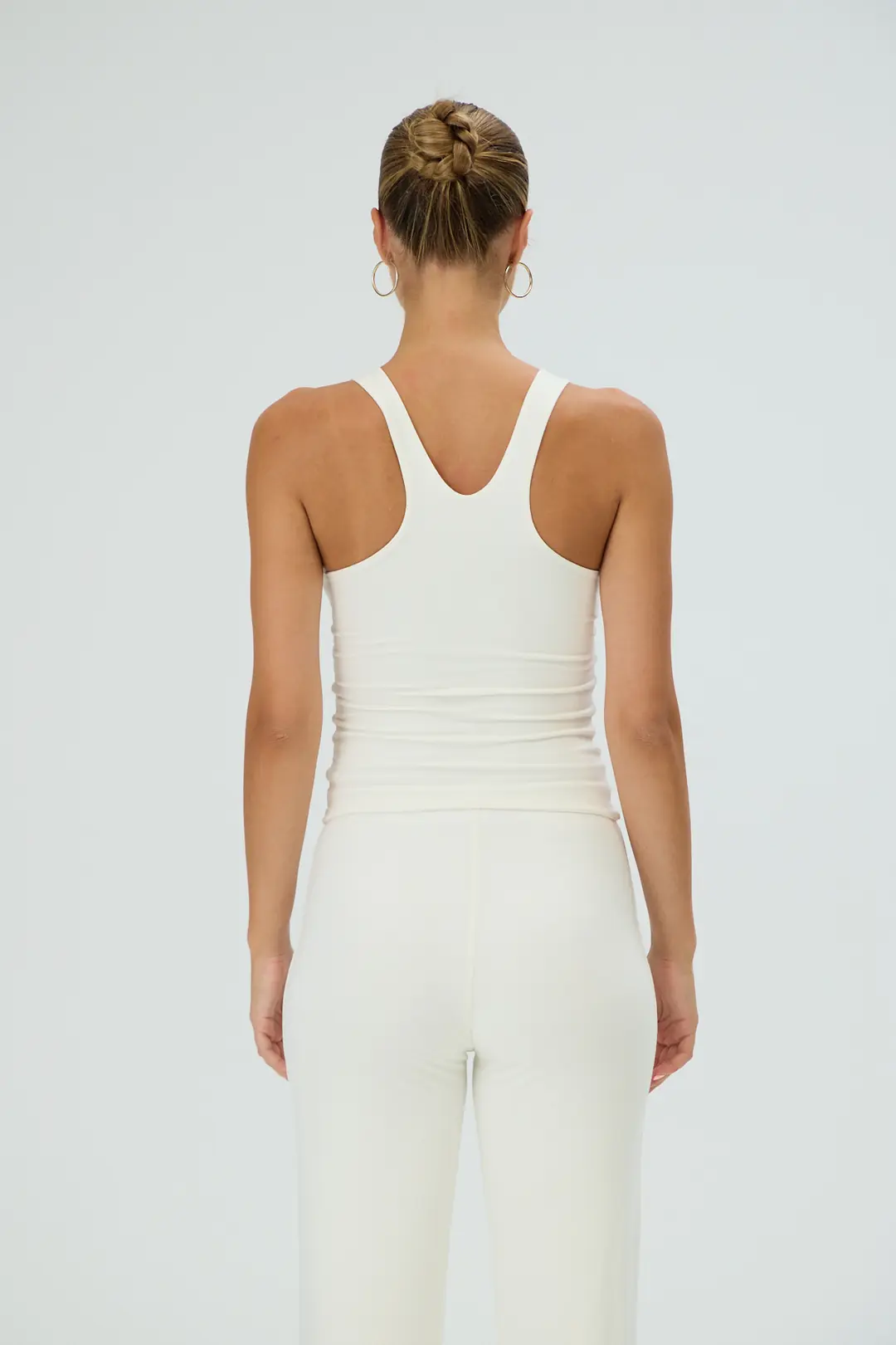 SUNDAY - ÖN-ARKA V FORM KOLSUZ T-SHIRT - CREAM