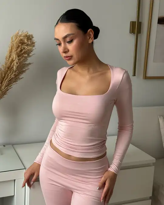 Helen - Kare Yaka Uzun Kol T-Shırt