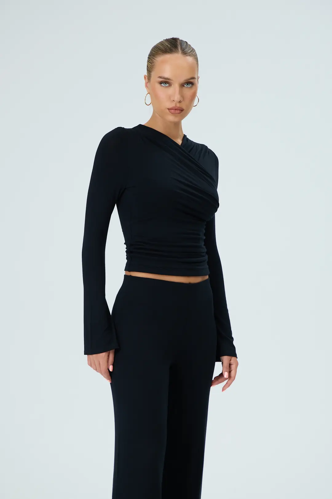 CHERIE - ÇAPRAZ YAKA AKIŞKAN DETAYLI ÇAN KOL T-SHIRT — 5