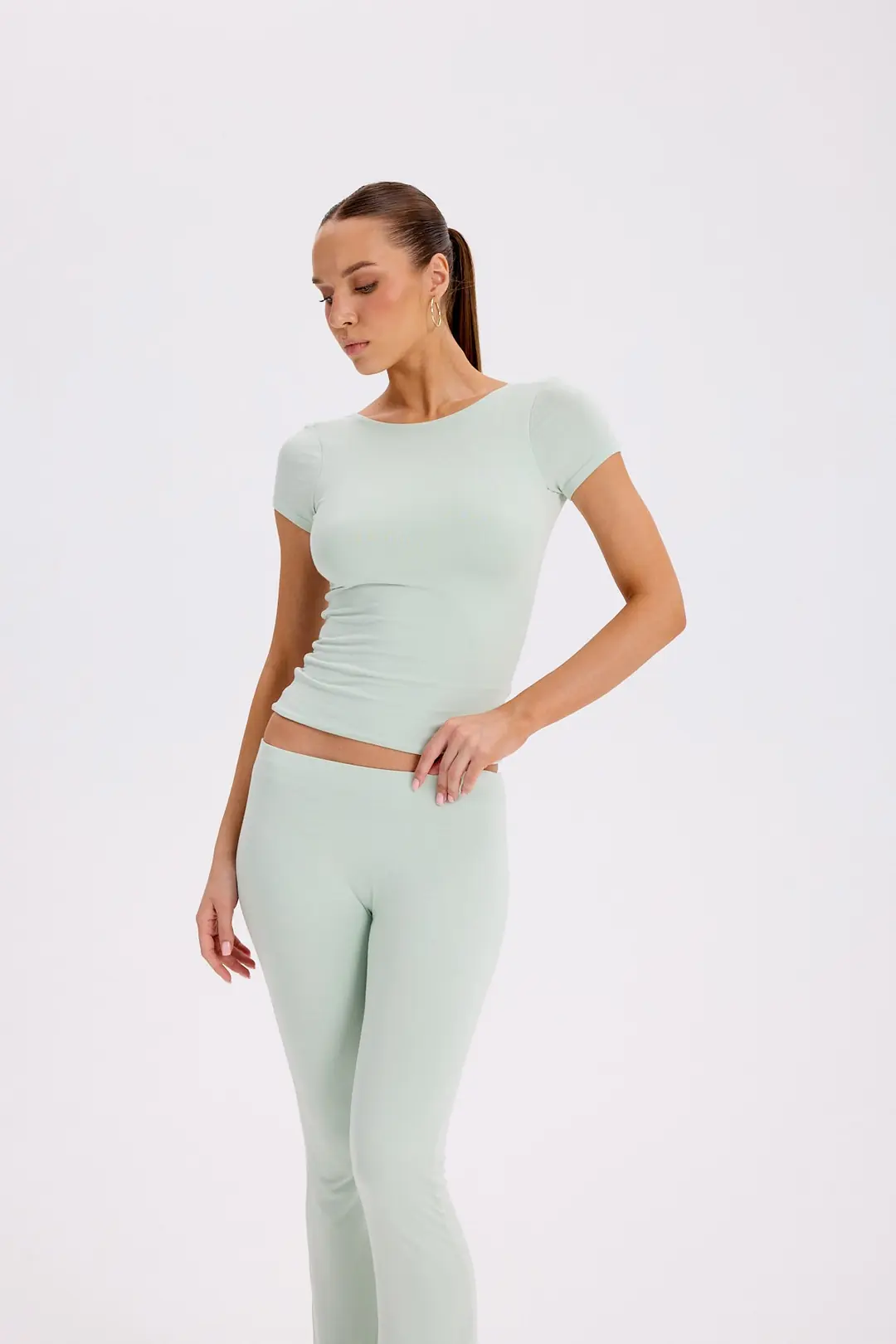 HOLE - SIRT DETAY KAP KOL T-SHIRT — 3