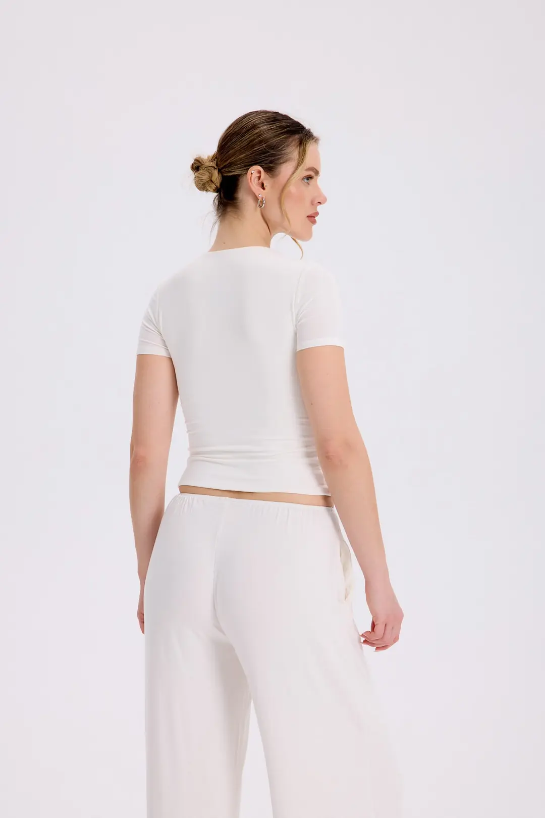 ZELLA - YUVARLAK YAKA AGRAF KAPALI TOP - CREAM