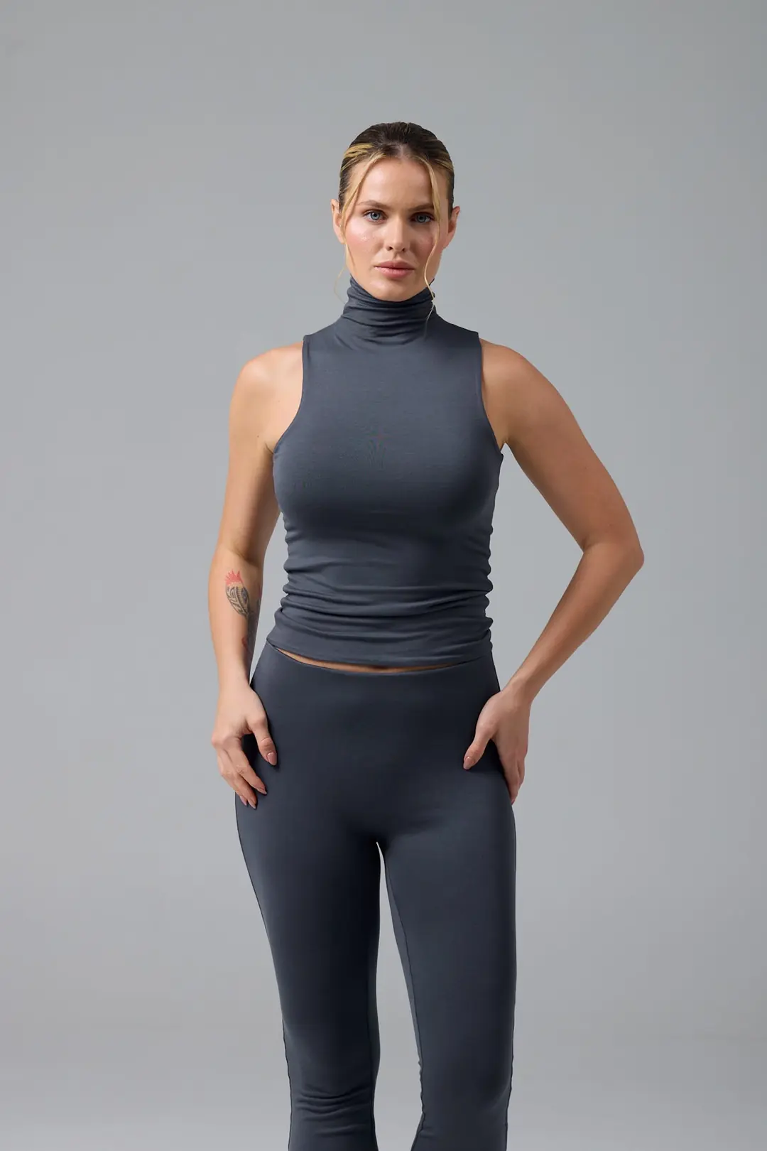 MİSS - BALIKÇI YAKA KOLSUZ T-SHIRT — 1