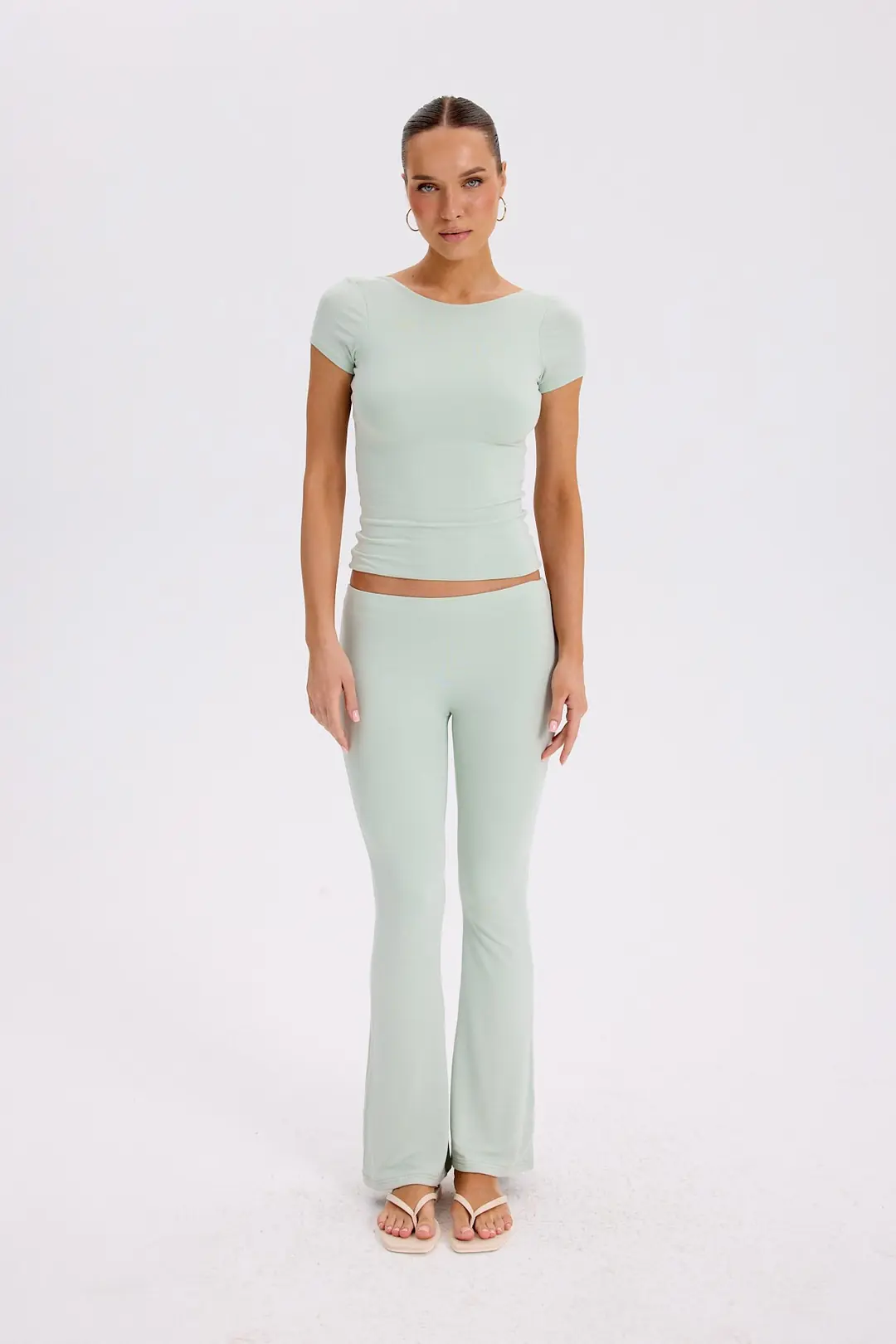 HOLE - SIRT DETAY KAP KOL T-SHIRT - MATCHA