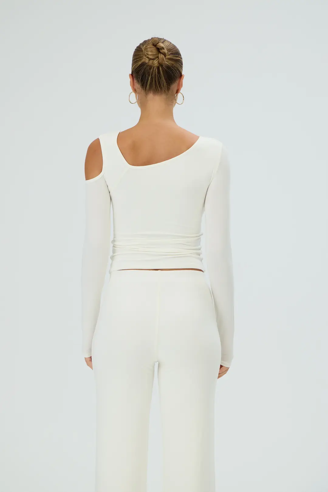 NOLA - KÖŞELİ ÇAPRAZ YAKA OMUZ DETAYLI T-SHIRT - CREAM