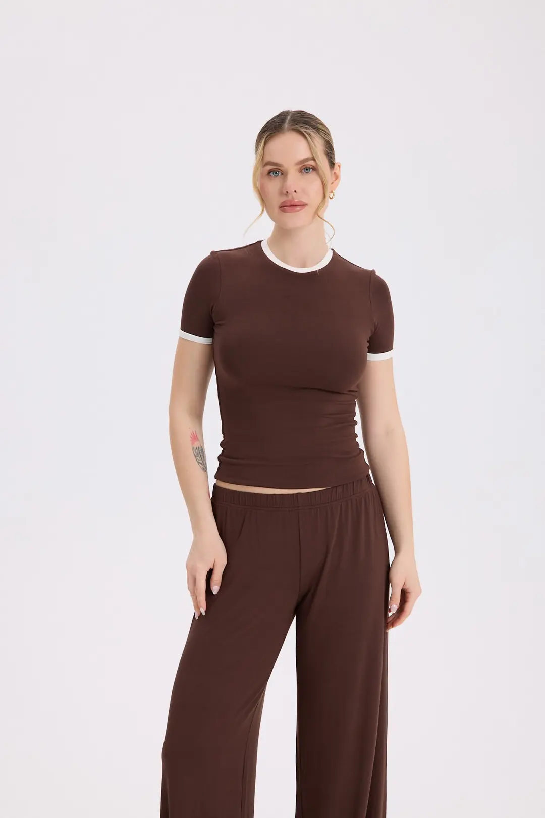 OZY - KONTRAST DETAY KISA KOL T-SHIRT — 5