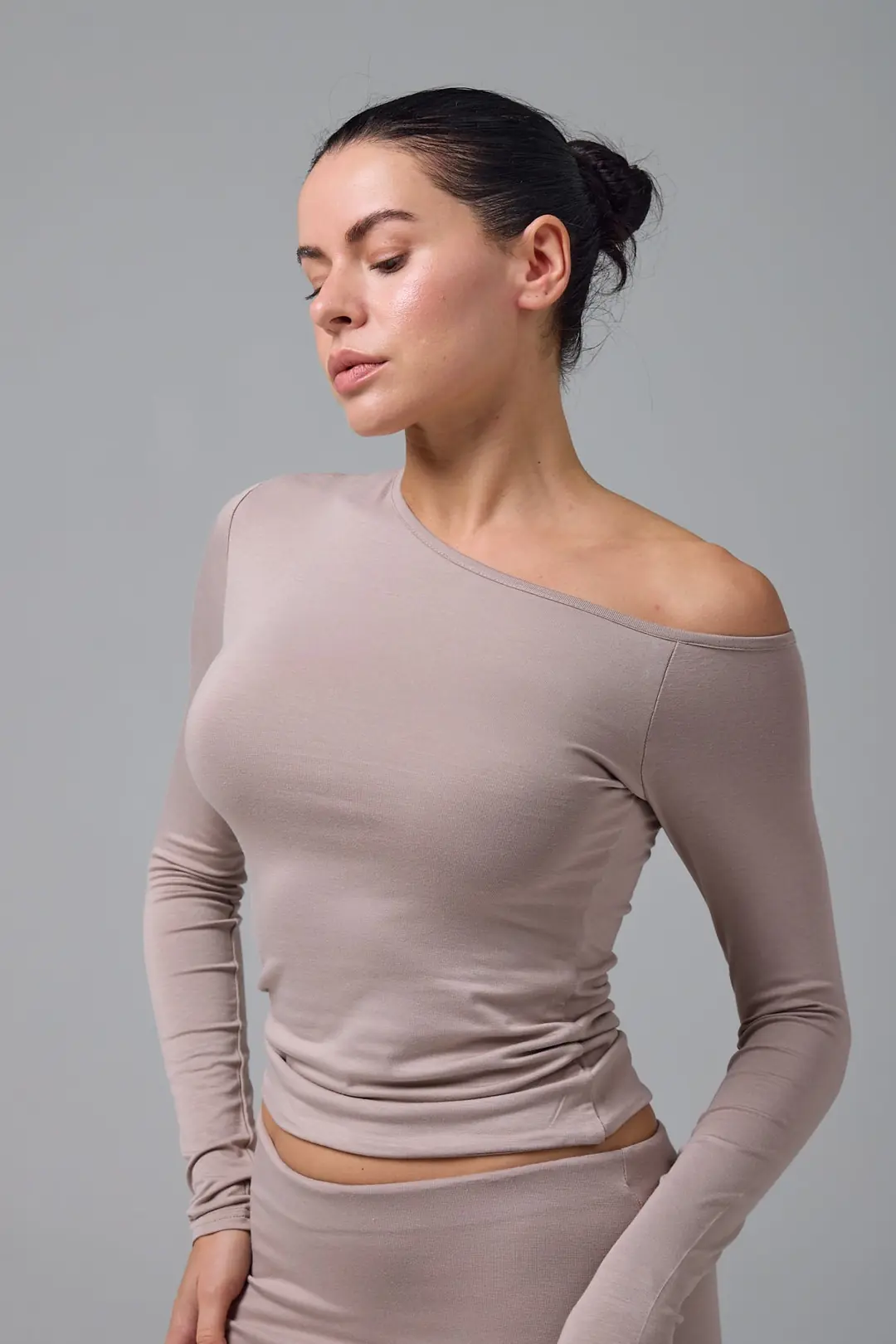 SERENE - ASİMETRİK TEK OMUZ DETAY T-SHIRT — 3