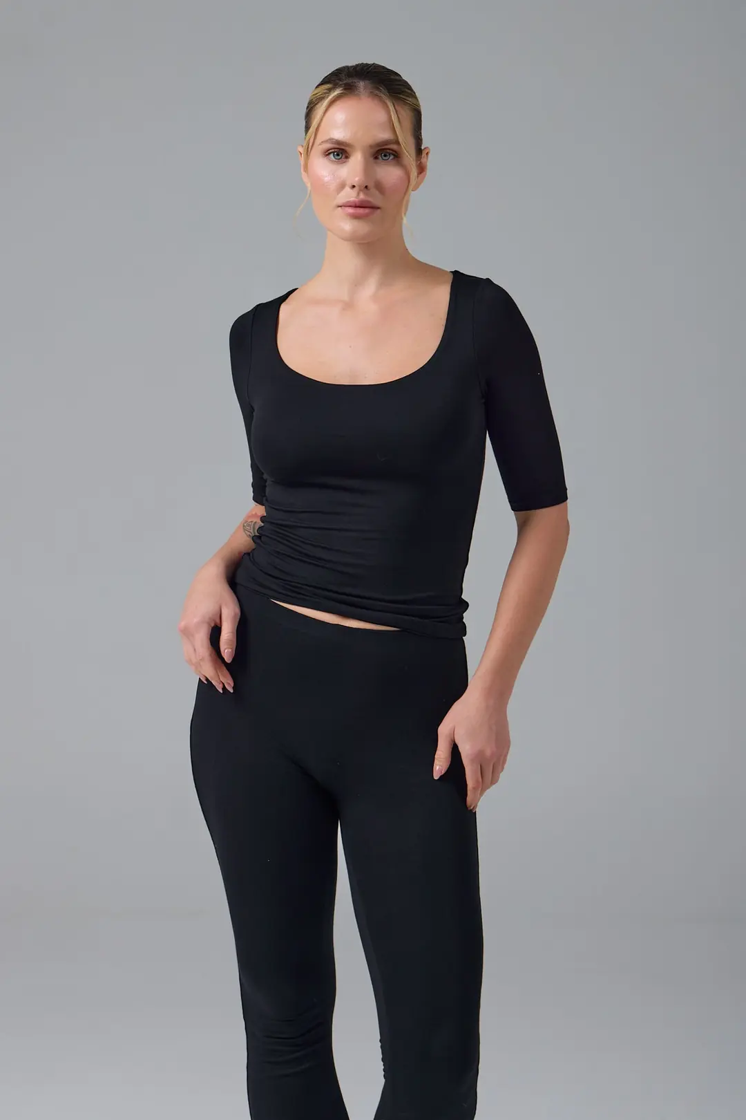 GNC - U YAKA YARIM KOL T-SHIRT — 1