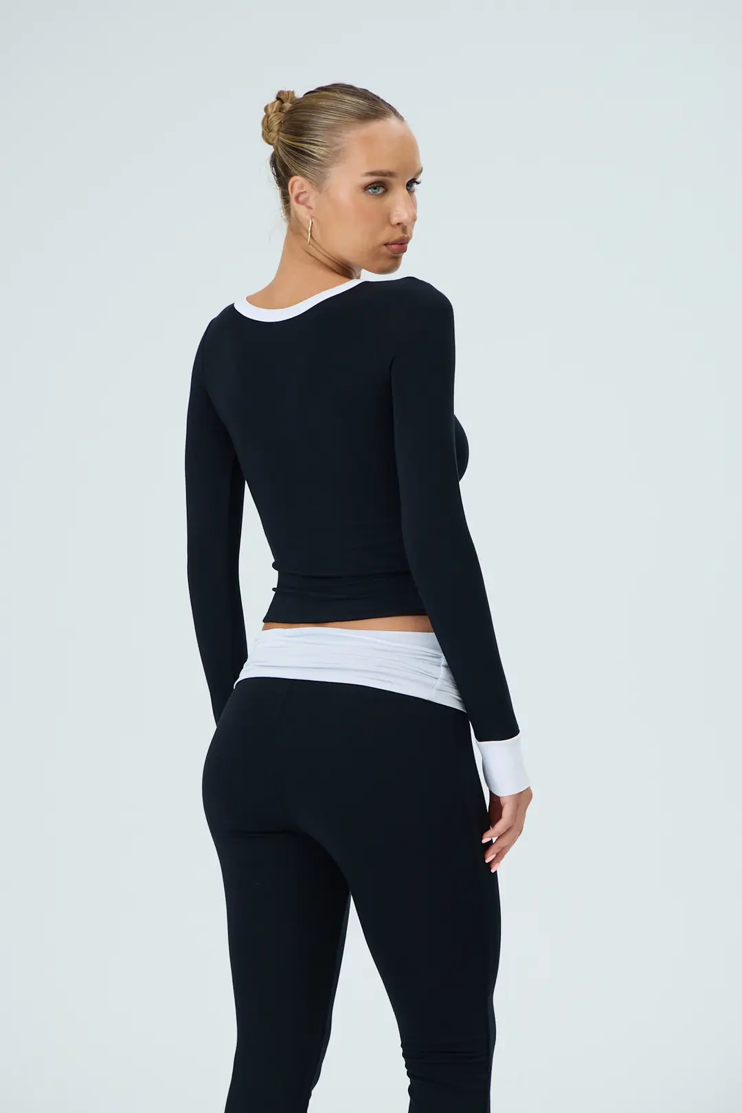 RIVIERA - KONTRAST YAKA VE KOL UCU DETAYLI T-SHIRT — 6