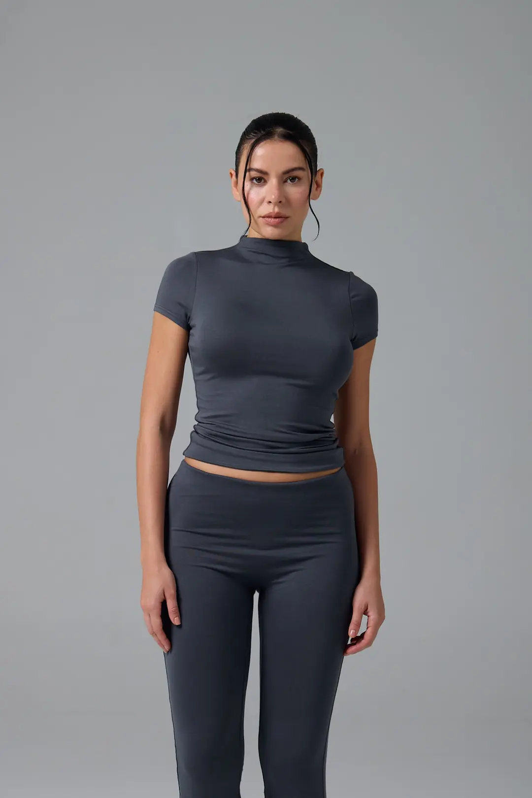 MUAZE - YARIM BOĞAZ YAKA AY KOL T-SHIRT — 1