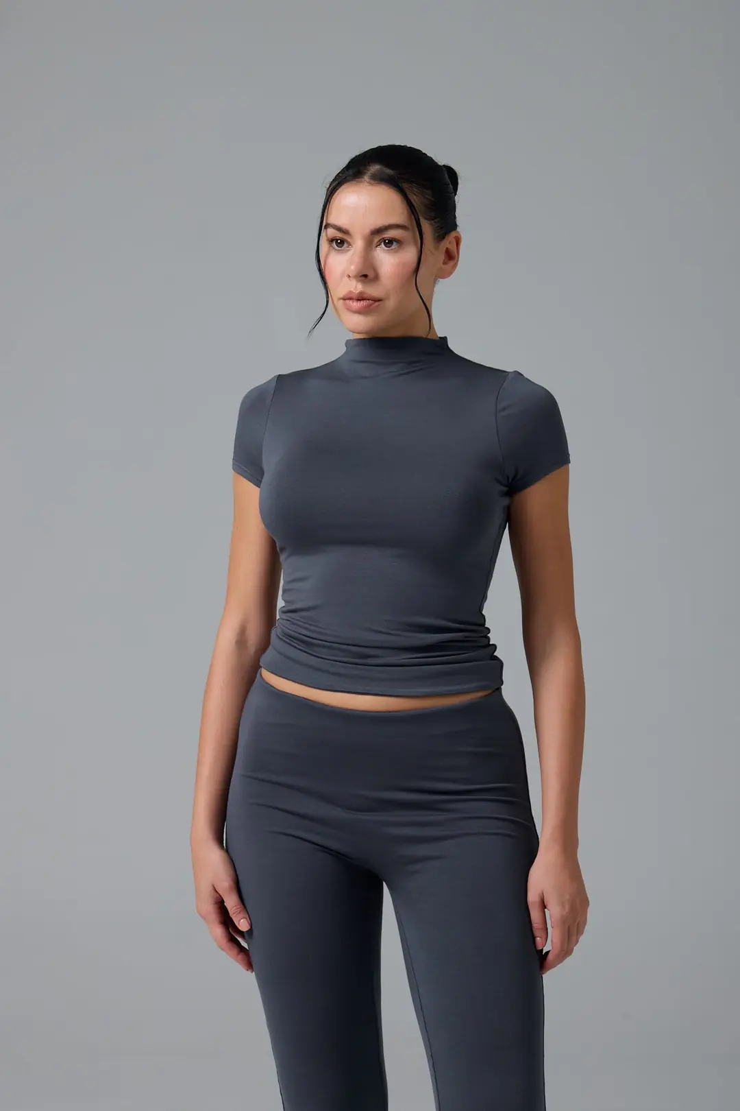 MUAZE - YARIM BOĞAZ YAKA AY KOL T-SHIRT — 2