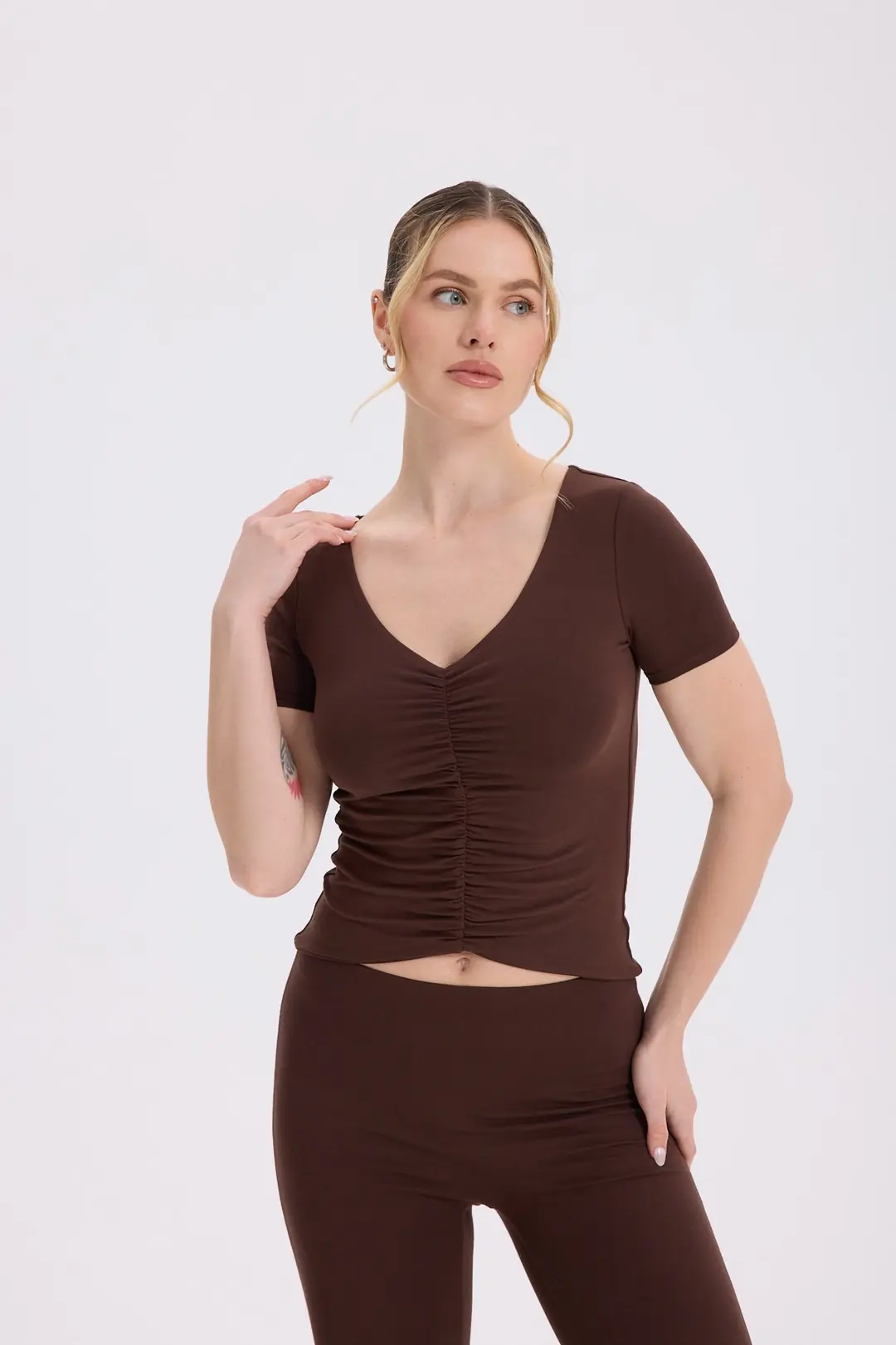 VIRGO - V YAKA BÜZGÜ DETAYLI T-SHIRT — 3