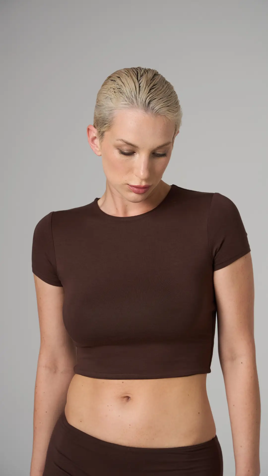 OZY - YUVARLAK YAKA KAP KOL CROP T-SHIRT — 2