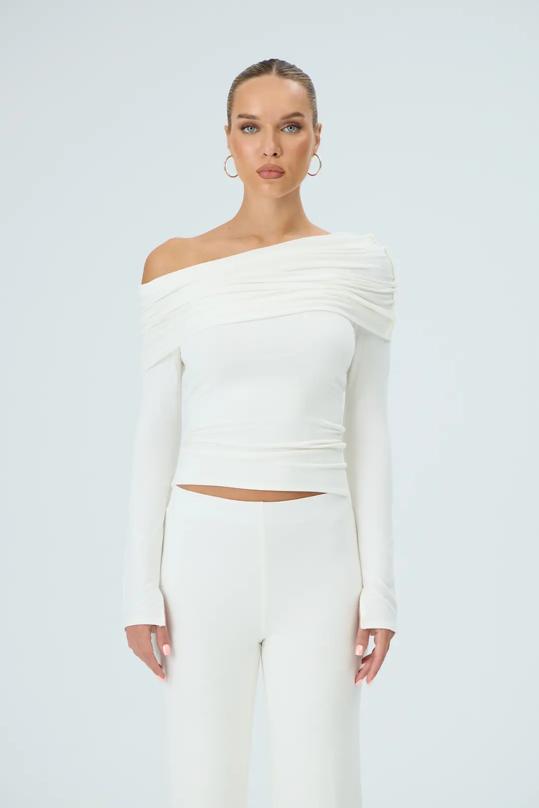 SAHARA - DÖNÜŞEBİLİR KAPÜŞON YAKA, YIRTMAÇ DETAYLI KOL T-SHIRT - CREAM