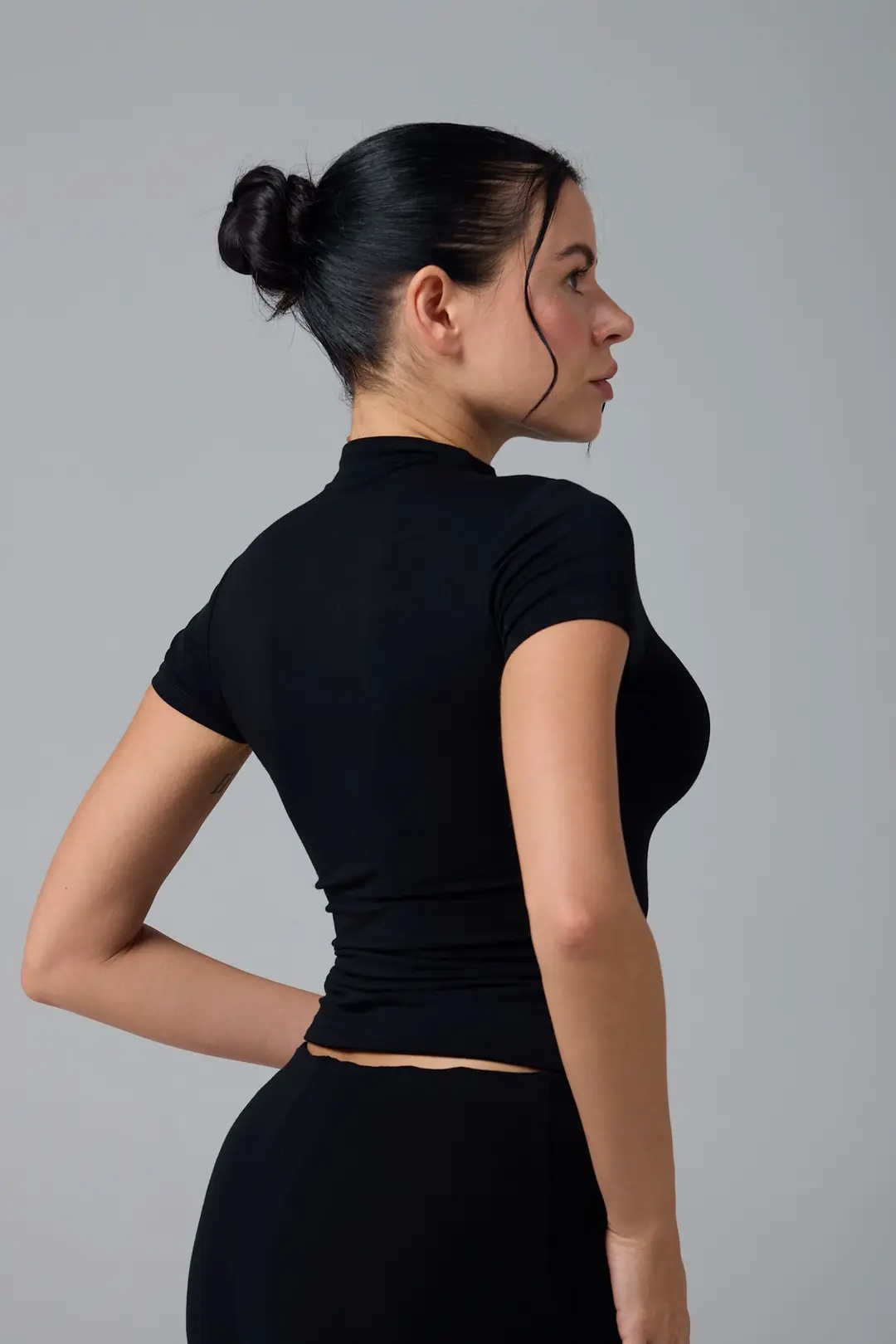 MUAZE - YARIM BOĞAZ YAKA AY KOL T-SHIRT — 6