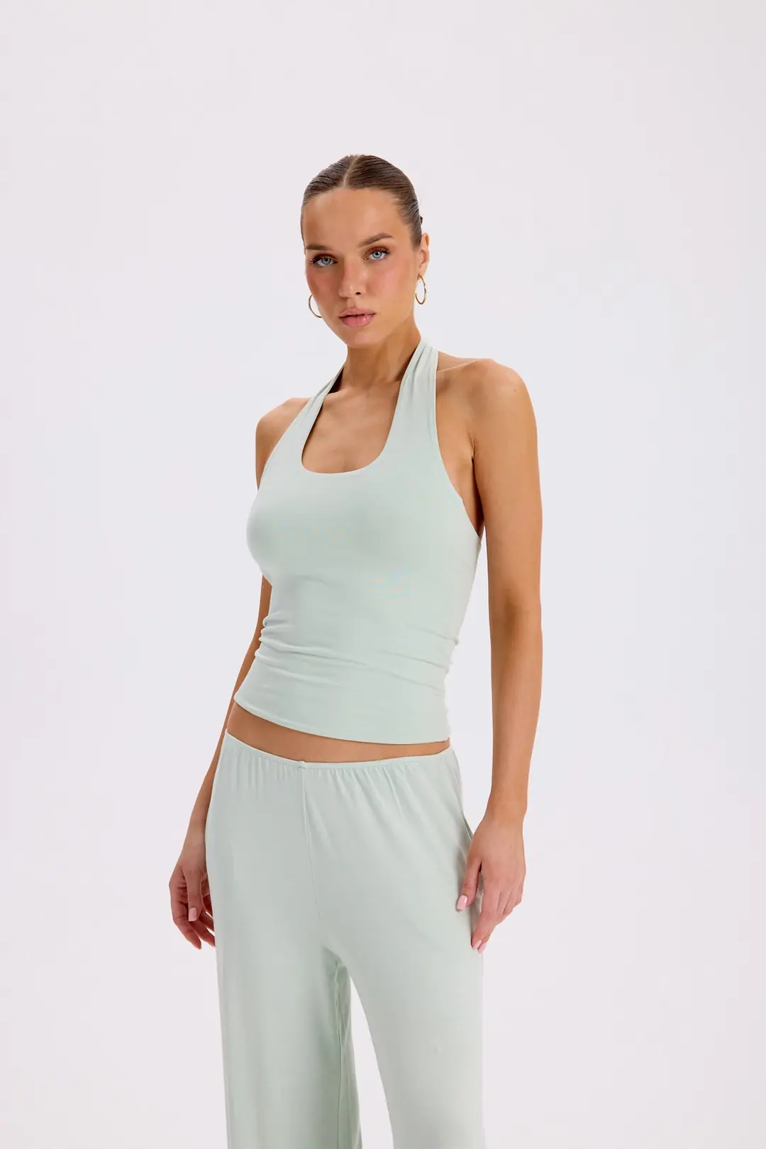 VALÉRA - SIRT DETAY BOYUN BANTLI T-SHIRT - MATCHA