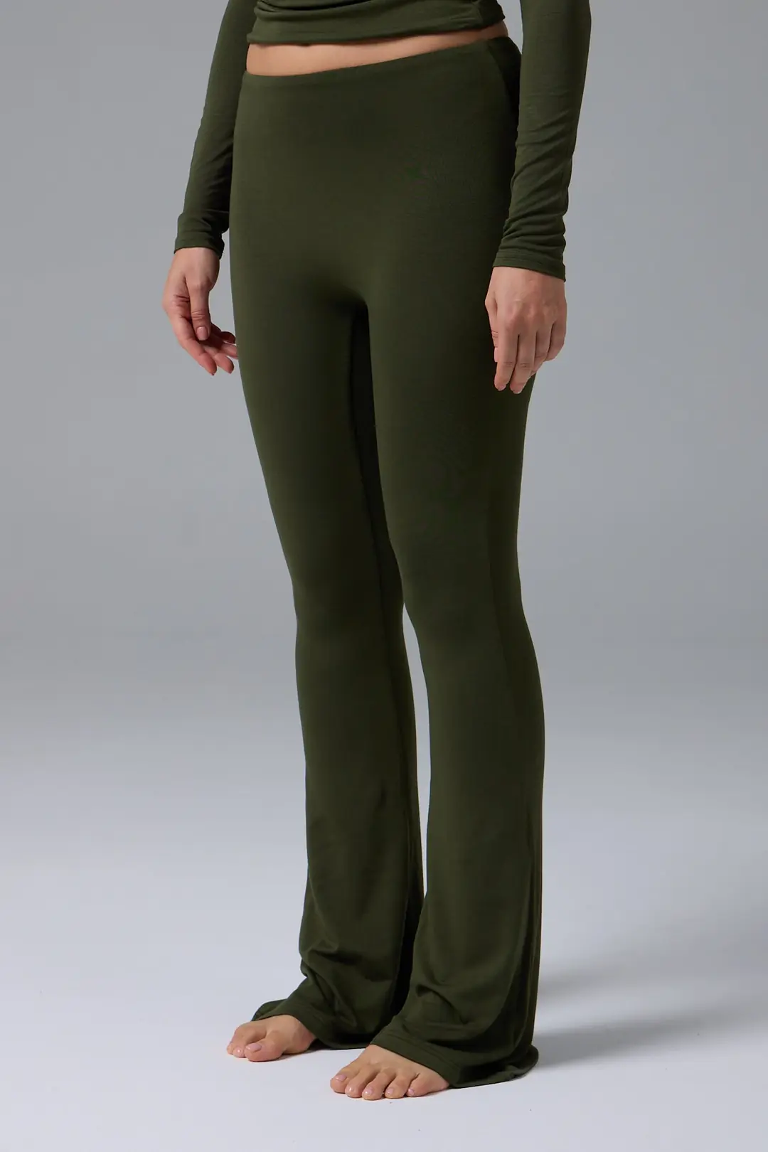 PRO-TECHNICAL FLARED LEGGINGS - GREEN OLIVE