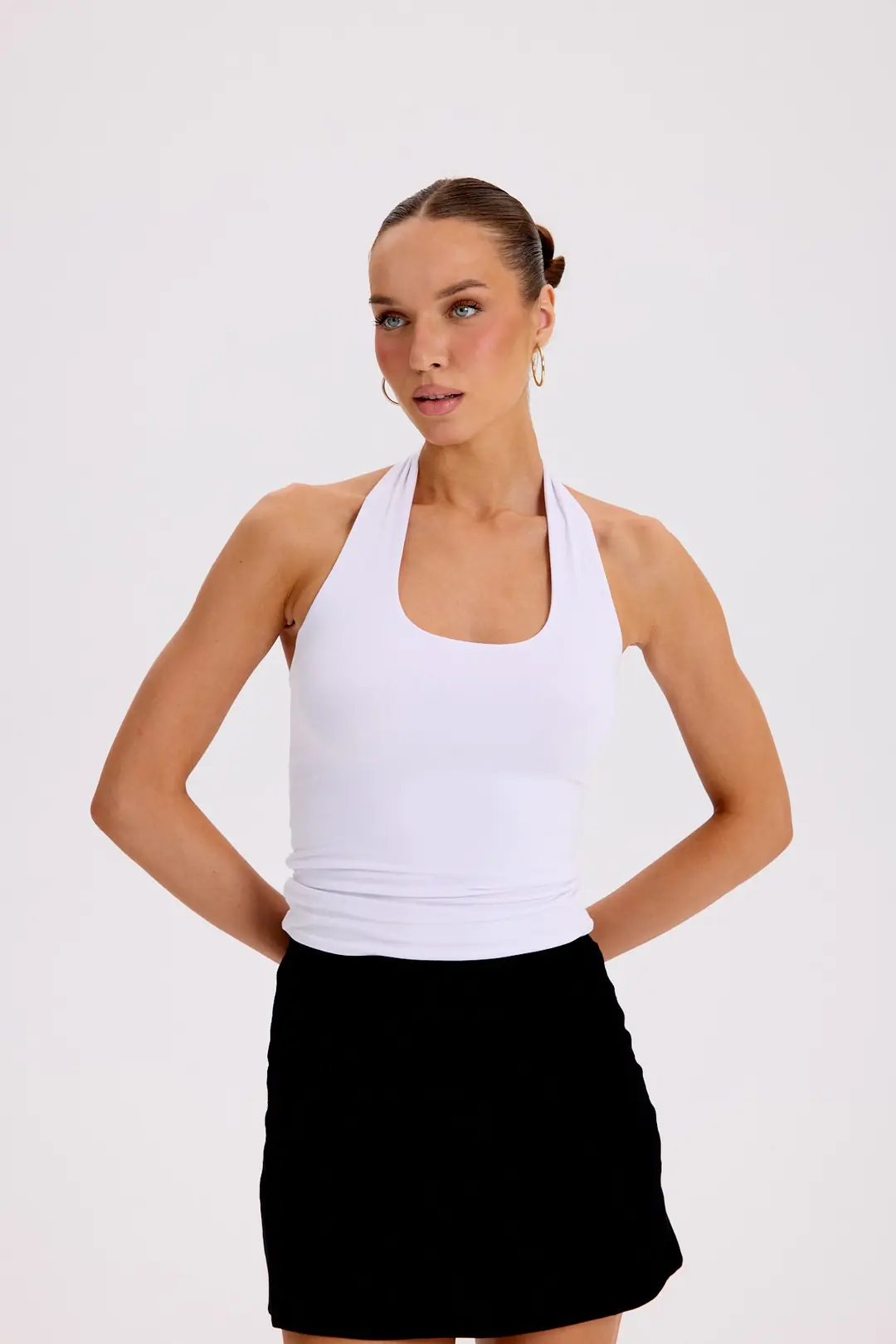 VALÉRA - SIRT DETAY BOYUN BANTLI T-SHIRT — 4