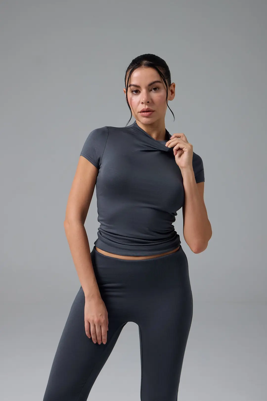 MUAZE - YARIM BOĞAZ YAKA AY KOL T-SHIRT — 6