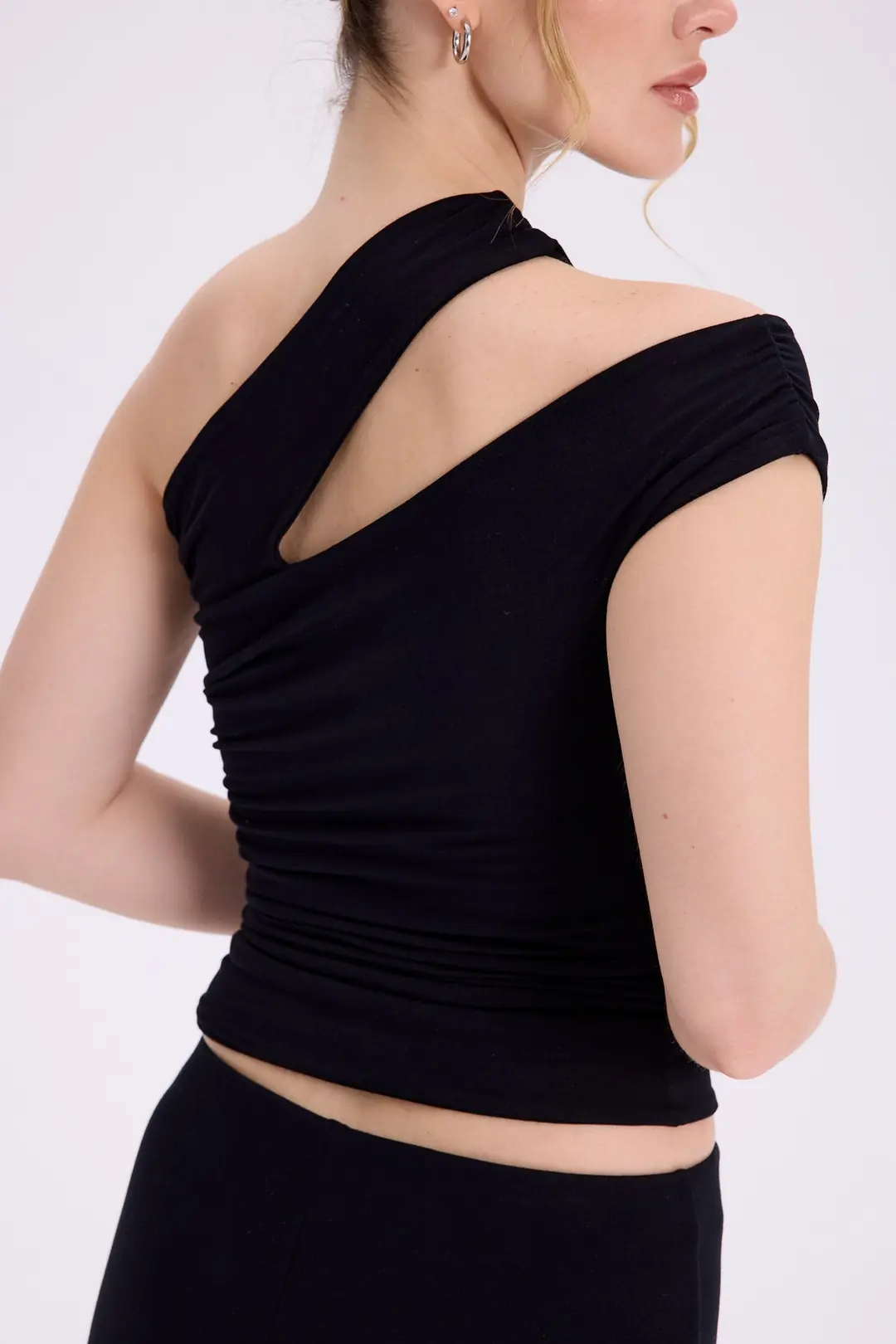 NOIRE - TEK OMUZ KESİK DETAYLI TOP — 5