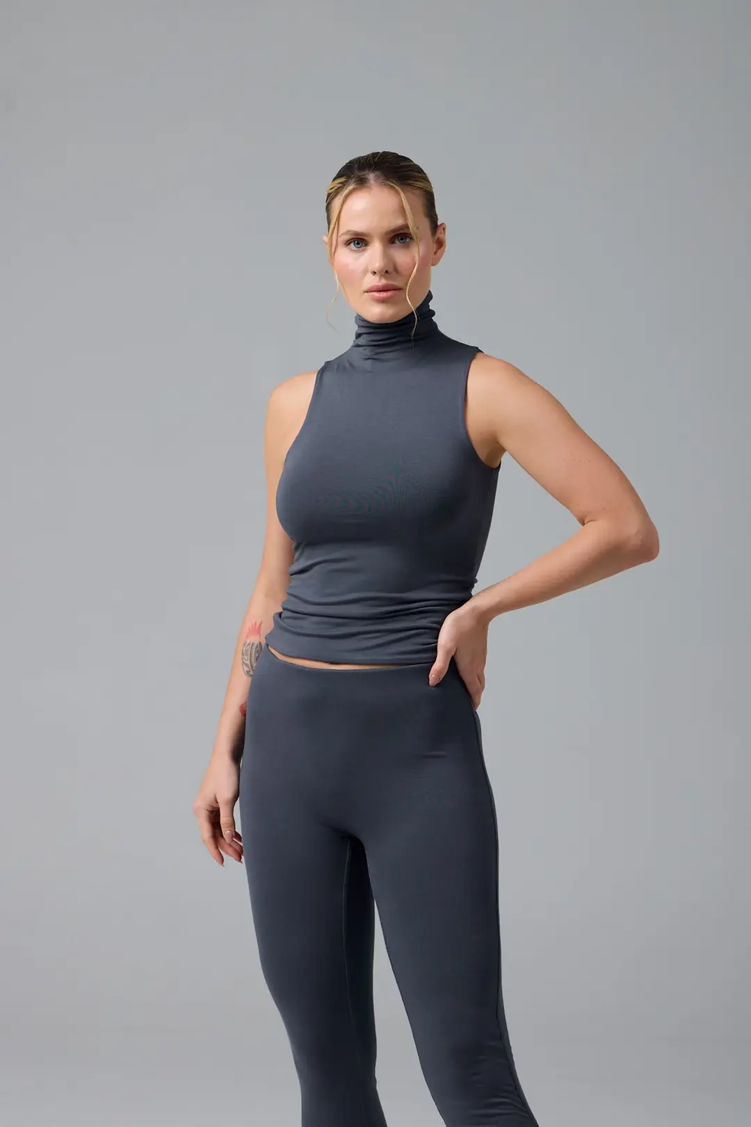 MİSS - BALIKÇI YAKA KOLSUZ T-SHIRT — 2