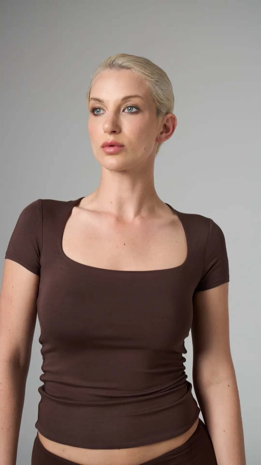 HELEN - KARE YAKA KAP KOL T-SHIRT — 2