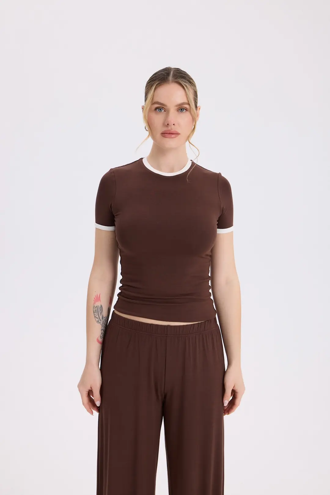 OZY - KONTRAST DETAY KISA KOL T-SHIRT — 6