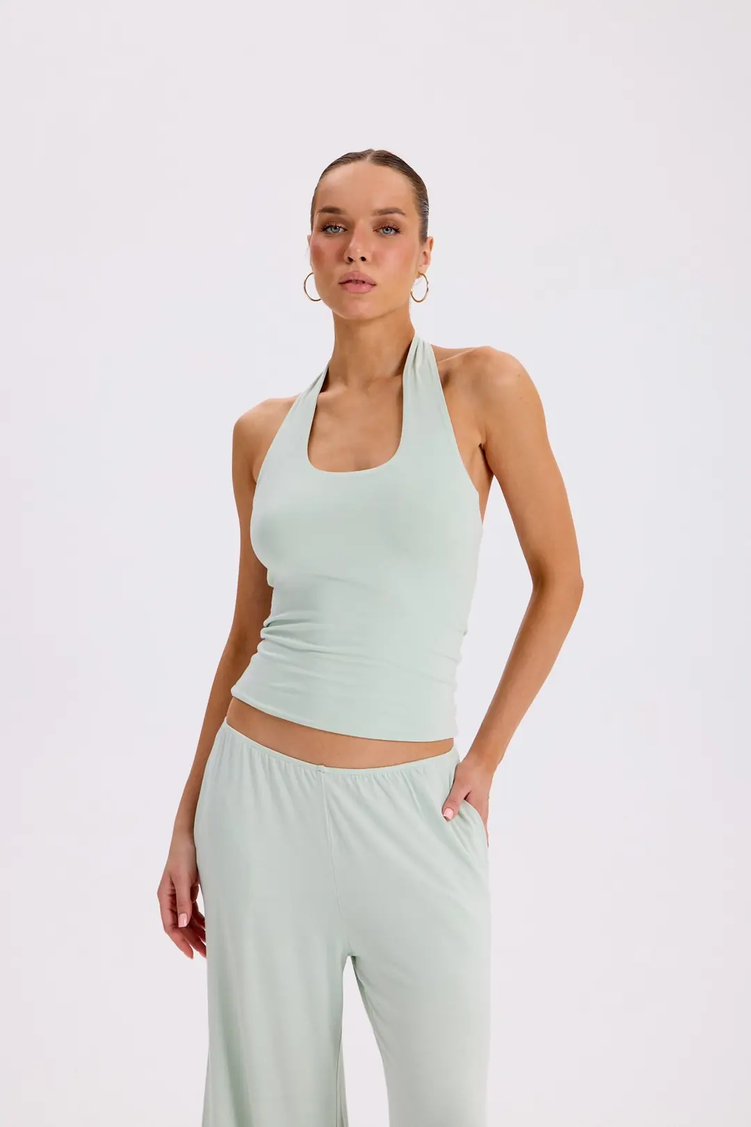 VALÉRA - SIRT DETAY BOYUN BANTLI T-SHIRT — 1