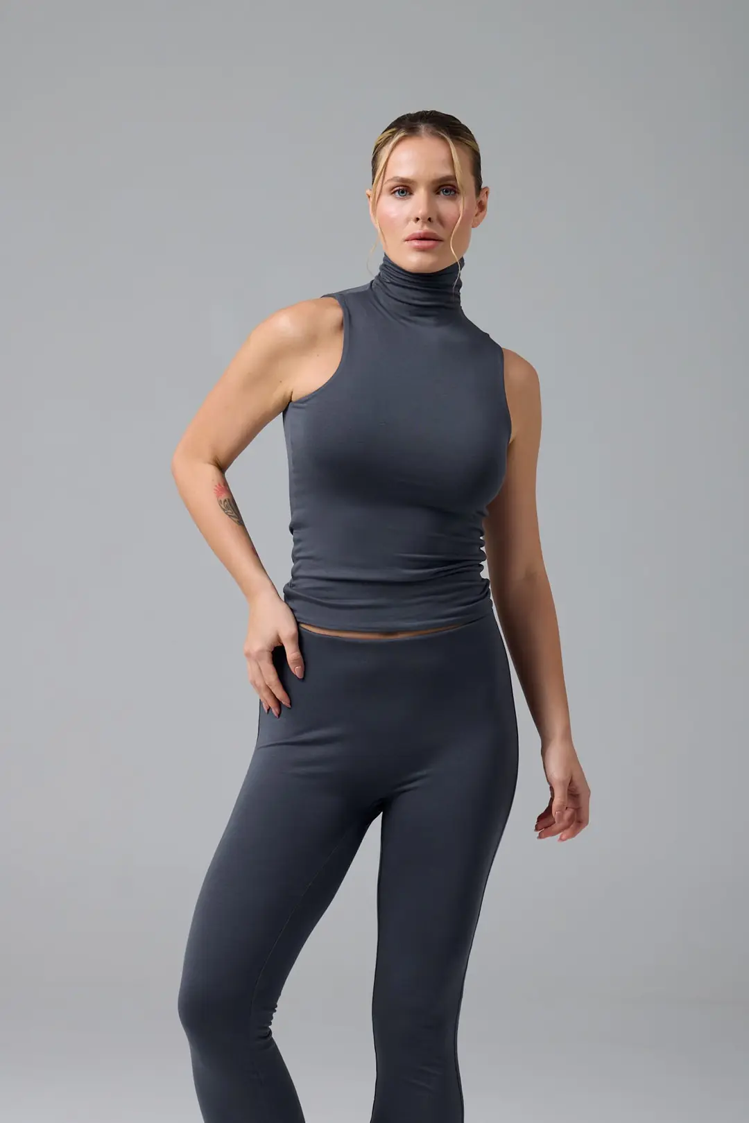 MİSS - BALIKÇI YAKA KOLSUZ T-SHIRT — 3