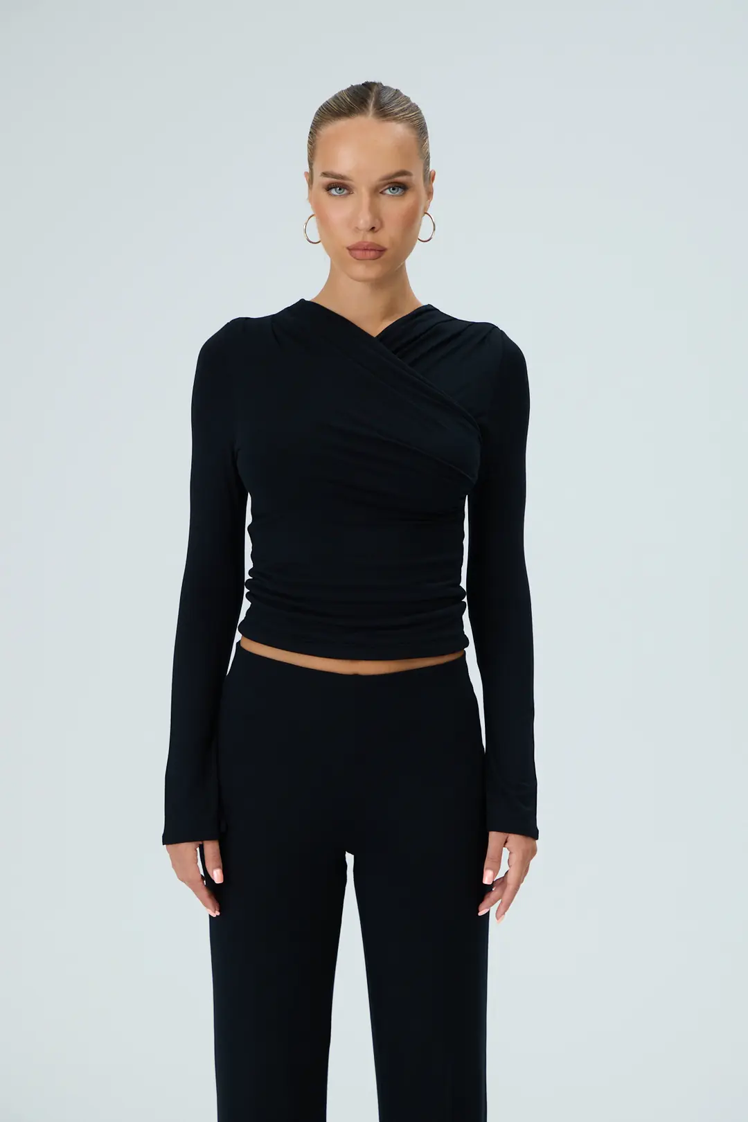 CHERIE - ÇAPRAZ YAKA AKIŞKAN DETAYLI ÇAN KOL T-SHIRT — 1