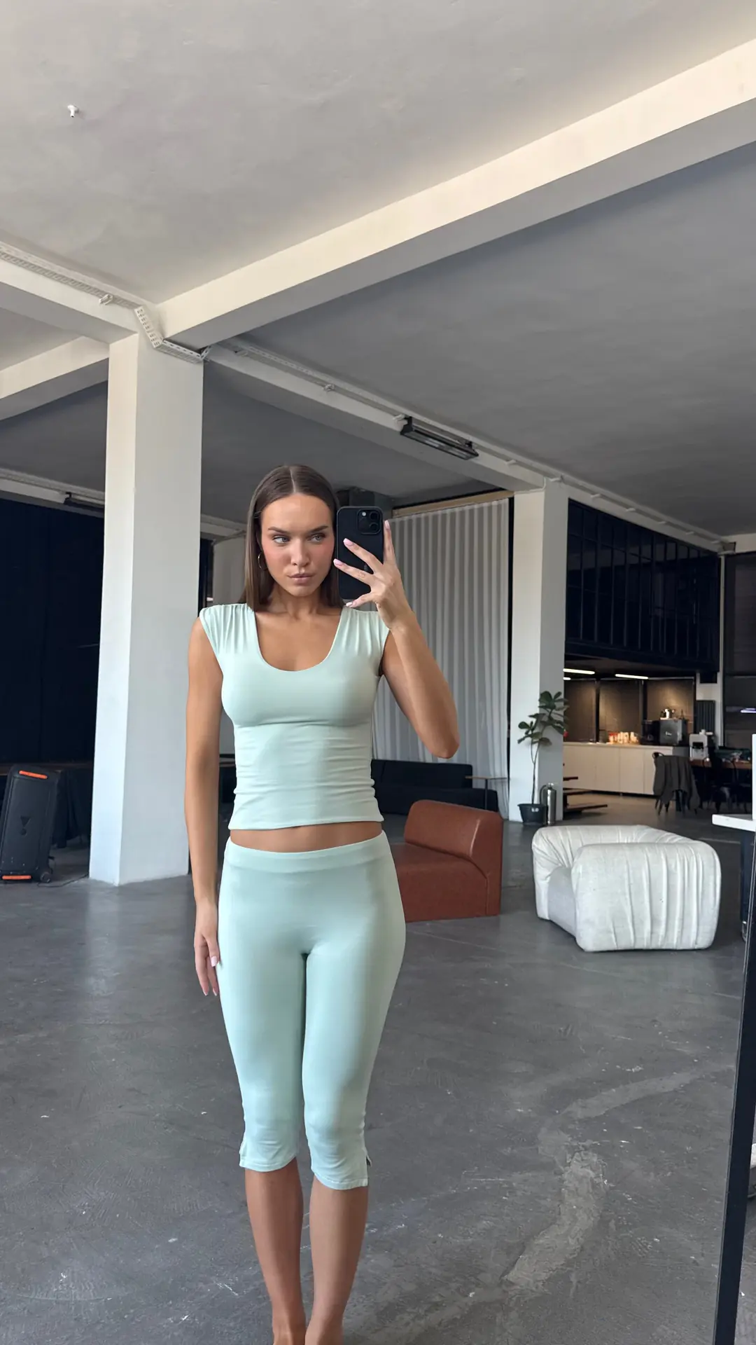 HELENIE - U YAKA OMUZ BÜZGÜLÜ TOP — 1