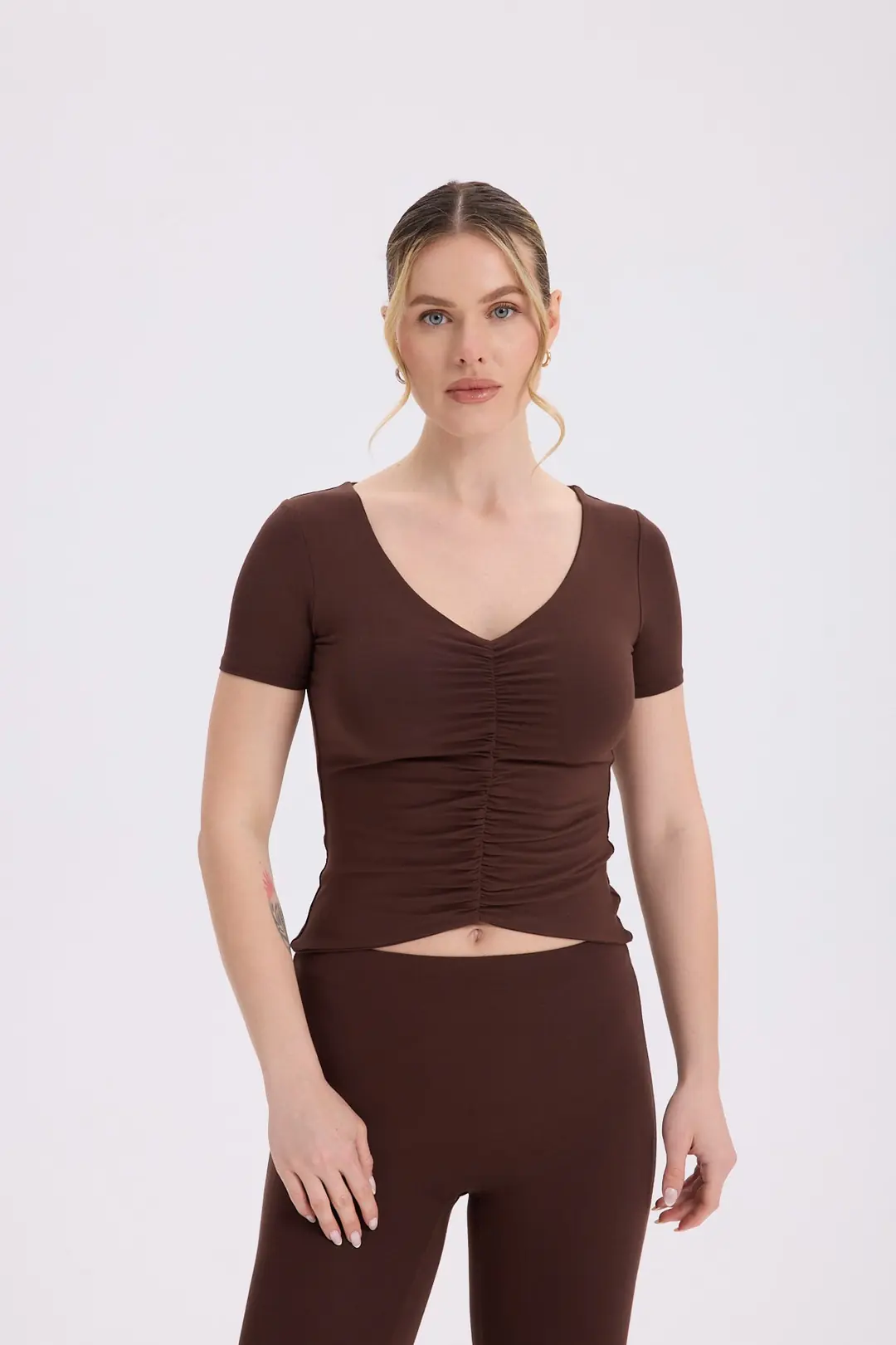 VIRGO - V YAKA BÜZGÜ DETAYLI T-SHIRT — 1