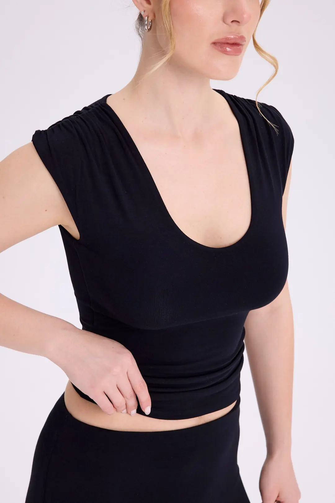 HELENIE - U YAKA OMUZ BÜZGÜLÜ TOP — 3