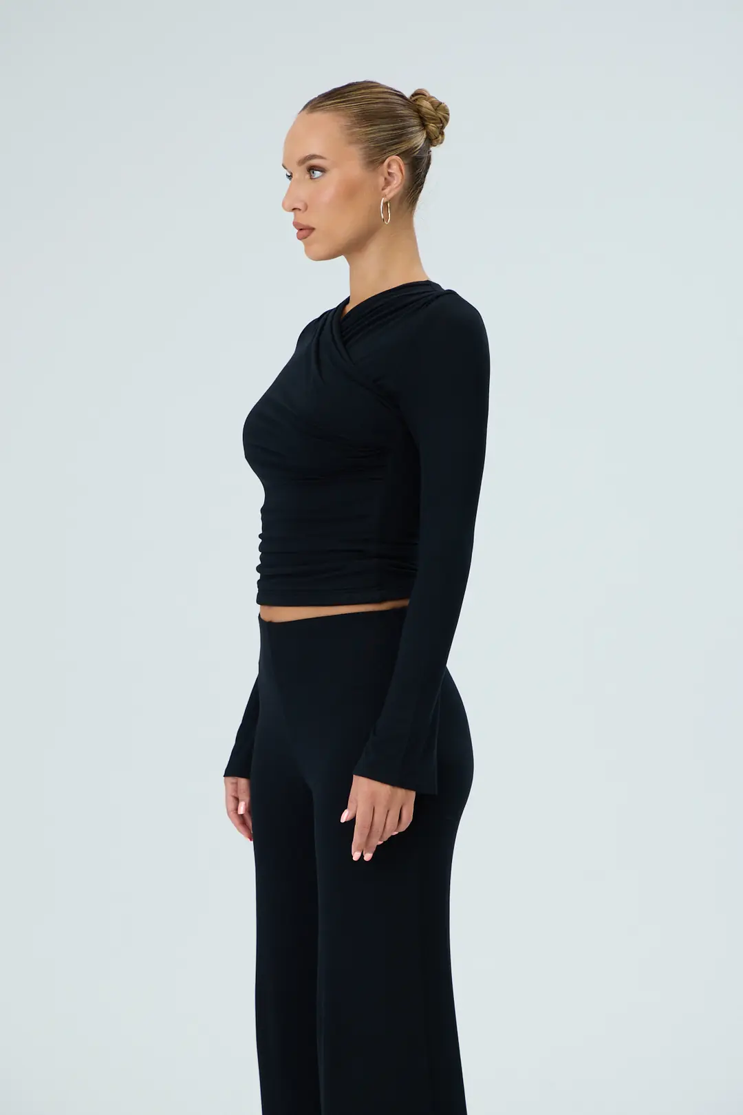 CHERIE - ÇAPRAZ YAKA AKIŞKAN DETAYLI ÇAN KOL T-SHIRT — 4