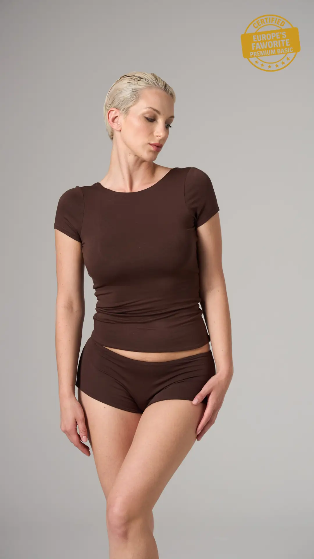 HOLE - SIRT DETAY KAP KOL T-SHIRT — 1