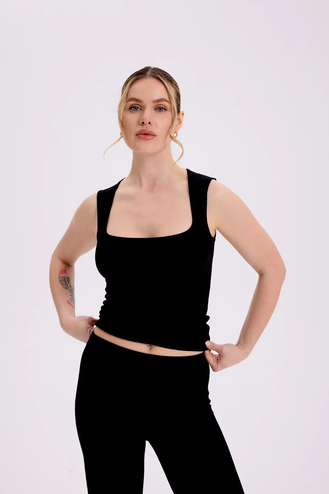 HELEN - KOLSUZ FORM TOP - SİYAH