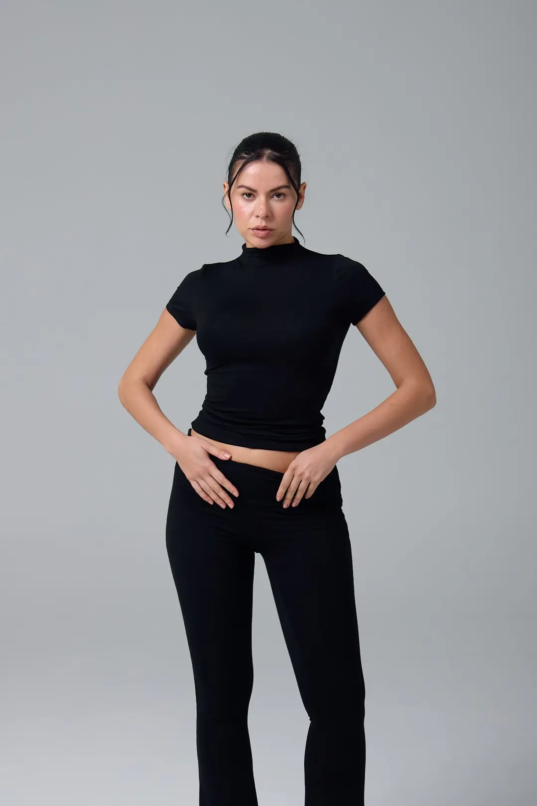 MUAZE - YARIM BOĞAZ YAKA AY KOL T-SHIRT — 2