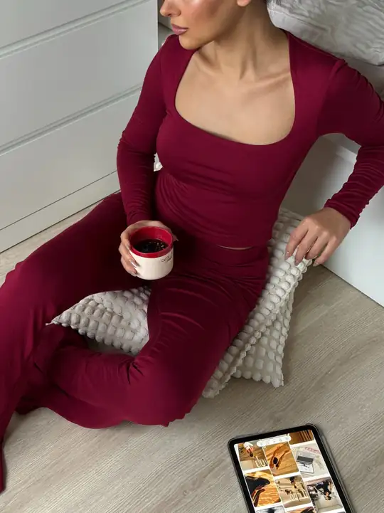 Helen - Kare Yaka Uzun Kol T-Shırt